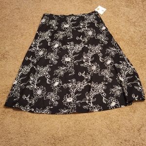 Sag Harbor NWT Missy Chic Getaway black and white A-line floral skirt